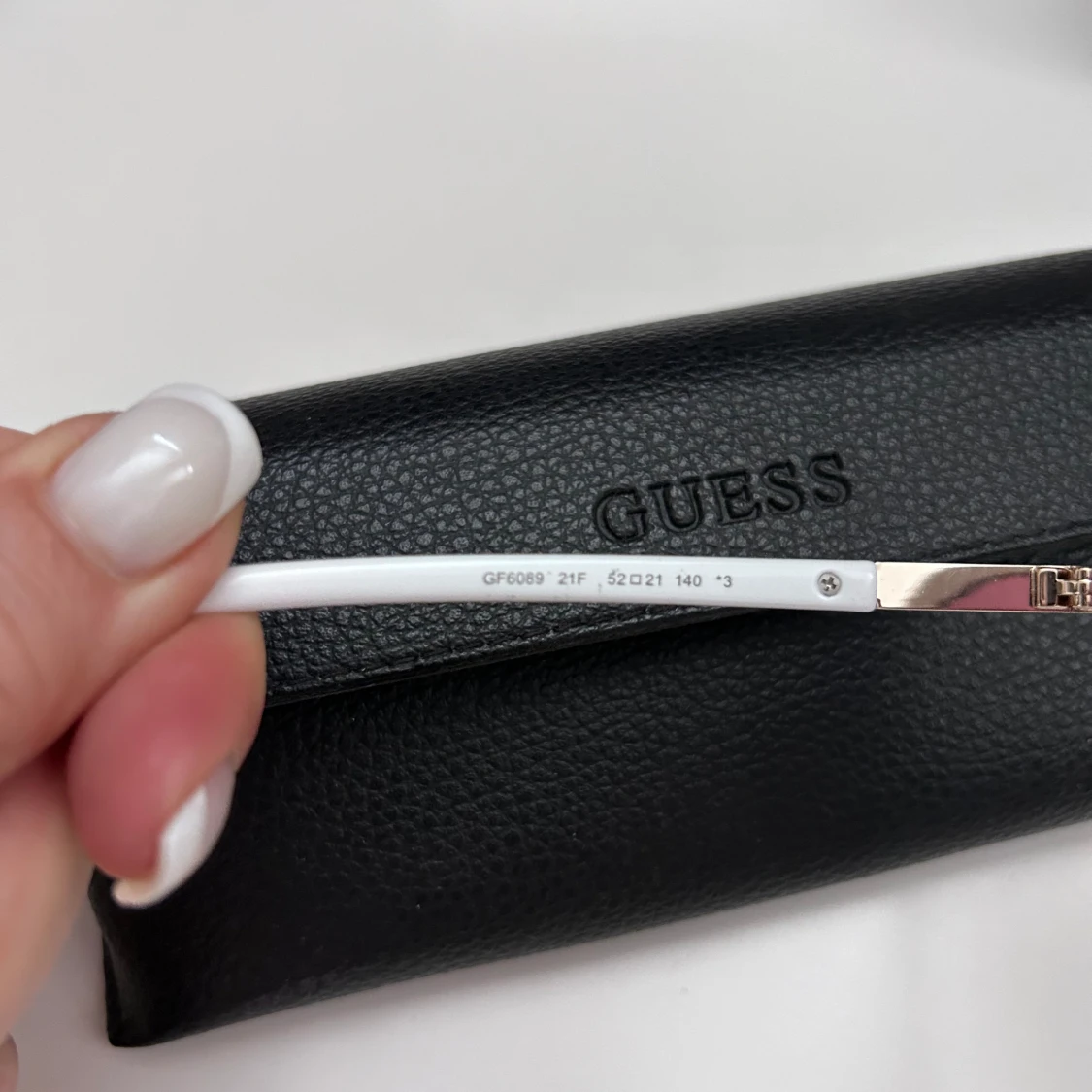 Ny Guess solglasögon - 91