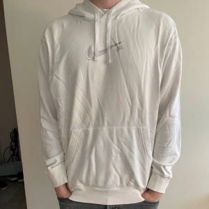 Nike hoodie - Vit nike hoodie storlek XL. 