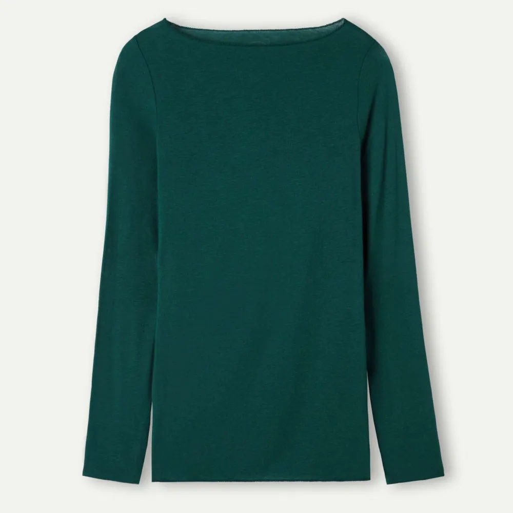 Grön intimissimi tröja 💕 köpte för 450, fåtal använd men har ett märke längre på baksidan.  . Toppar.