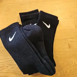3 par nya Nike strumpor 