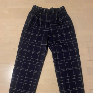 Fyrkantiga byxor - Oanvända 💕 bilder på kan visas! 