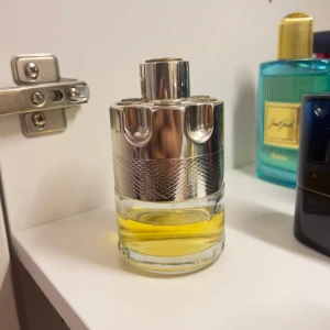 Azzaro wanted parfym - Underbar doft från azzaro, har ungefär halva kvar av 100ml.   Nypris 100ml: 900kr 