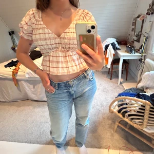 Blus  - Världens finaste blus som är perfekt nu till våren ❤️‍🔥 Sparsamt använd. Fraktar endast💞