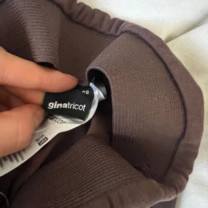 Långkjol  - Brun långkjol från GINA i strlk xs, använda en gång tidigare 