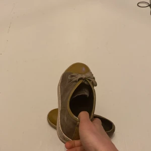 Lanvin Skor - Rätt så fin kvalite. inget OG eller tillbehör. Köpt här på Plick. STL 43 - kan passa 44.