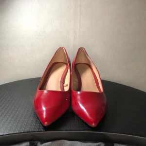 Damskor - Damskor i nästan ny skick strl 38