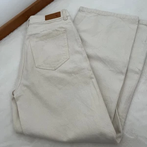 Jeans - Snygga baggy/wide jeans från Bikbok🤍✨