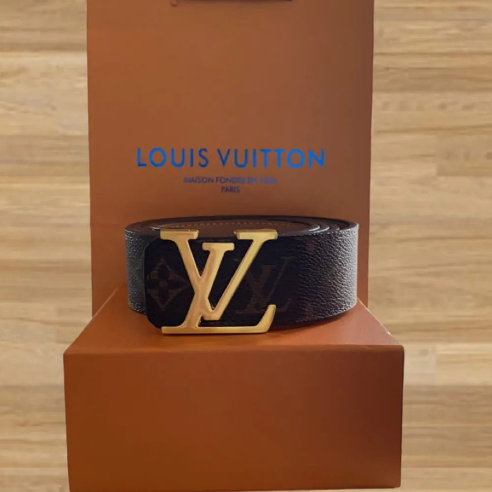 Säljer nu ett Louis Vuitton bälte i nytt skick. 🟥allt og följer med Priset går att diskuteras tar även emot byten👍🏼 storlek: 105 cm. Om ni har frågor eller funderingar så hör av er🤝🏼👊🏼snabb leverans💨🚚 . Accessoarer.