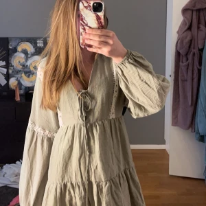 Zara klänning - Säljer grön zara klänning som är använd 1gång.