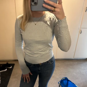 Stickad tröja - Ljusblå tunn stickad tröja från Gina tricot💓 Strl S