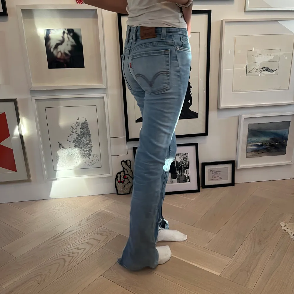 Så snygga Levis jeans som e lågmidjade med slits!!. Jeans & Byxor.