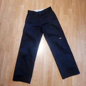 Dickies double knee - Säljer för att de ej kommer till användning längre. Storlek w30 l32