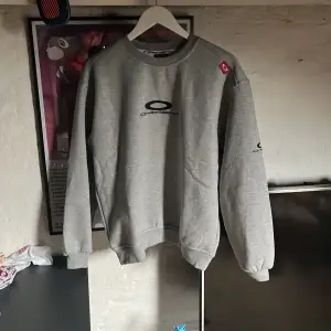 Perfect quality 2001 vintage oakley sweater 