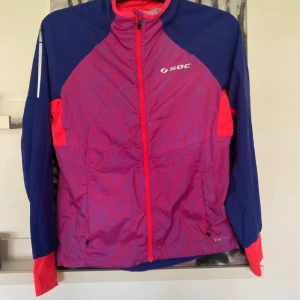 Träningsjacka - Storlek 158/164 men använt den som xs 