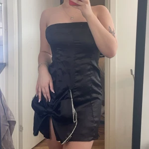 Cocktail klänning  - Säljer denna super söta cocktail klänning från London då den inte kommer till användning längre. 🩷