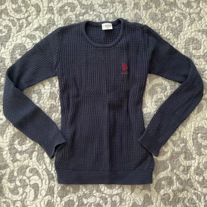 Ralph Lauren liknande stickad tröja - i bra skick! 