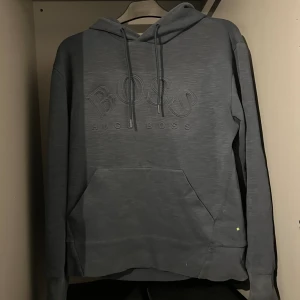 Hugo boss hoodie - Säljer en boss hoodie då de ej är min stil längre