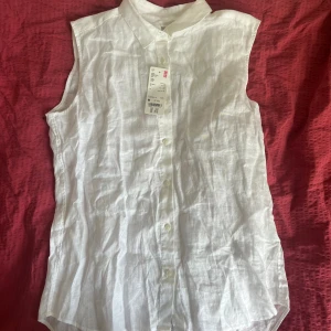 Oanvänd linne topp  - Topp/väst i 100% linne från uniqlo, helt oanvänd  Nypris: 30€