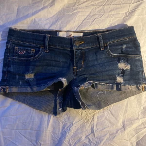 Hollister shorts - Säljer mina superfina, oanvända hollister shorts pga att de inte passade❤️skriv privat om ni har någon fråga osv