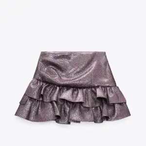 Söker denna kjol från Zara! Uppskattar om ni hör av er!!