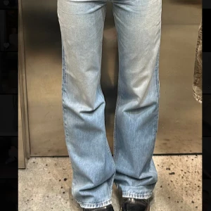 Acne studios jeans - Helt nya acne studios jeans, endast testade. Nypris 3400kr, mitt pris 2000kr (kan diskuteras vid snabb affär). Storlek 26/32