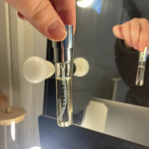 Essnce sweet cara 8 ml  - Endast testad några sprut  Insererad av sol de janero 62 