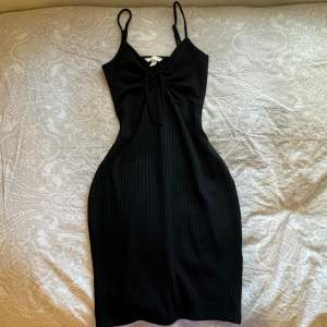 En fin kort klänning från H&M som är använd 1-2 gånger, nyskick!🤍 