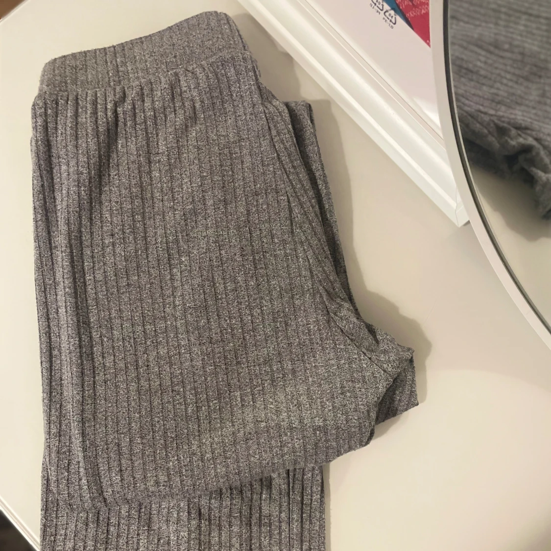 Gråa Ribbade Byxor - 91