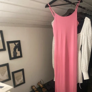 Rosa maxiklänning - Rosa maxi klänning i nyskick?🩷