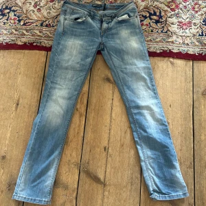 Lågmidjade jeans - Säljer dessa sjukt snygga Lågmidjade jeans från only!