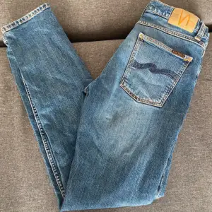 Extremt trendiga Nudie jeans i mycket bra skick🍾🍾nypris: runt 1600 vårt pris: 449