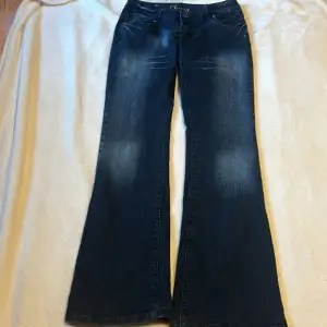 Jätte fina 2000s jeans i märket  ”Diwa Jeans”. Har bara testat på de en gång, jätte bra skick.   hör av er vid frågor! pris kan diskuteras 💕
