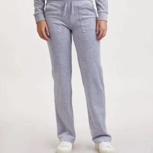 Juicy Couture byxor - Juicy byxor storlek M, knappt använda bra i storlek.