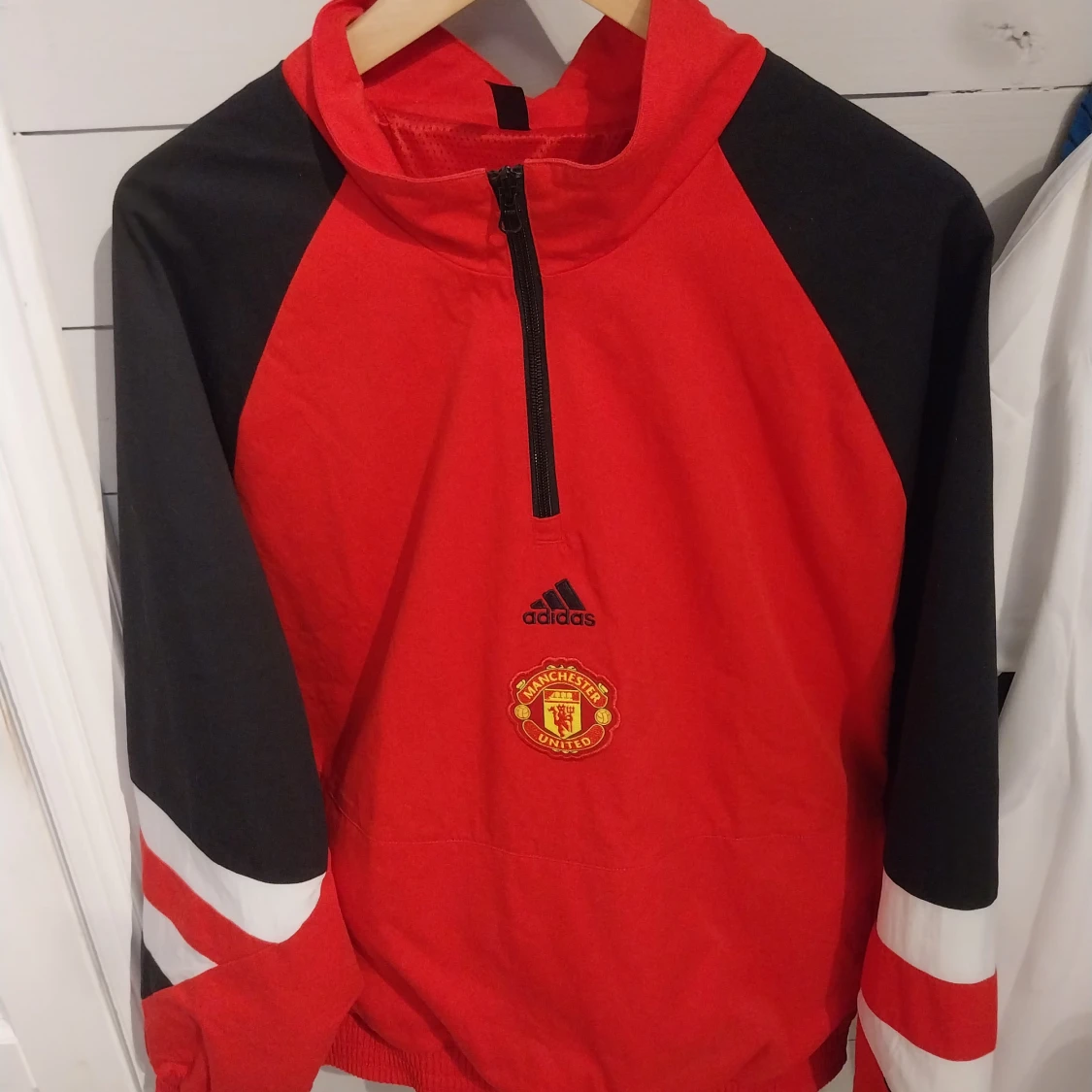 Manchester United Adidas icon top.