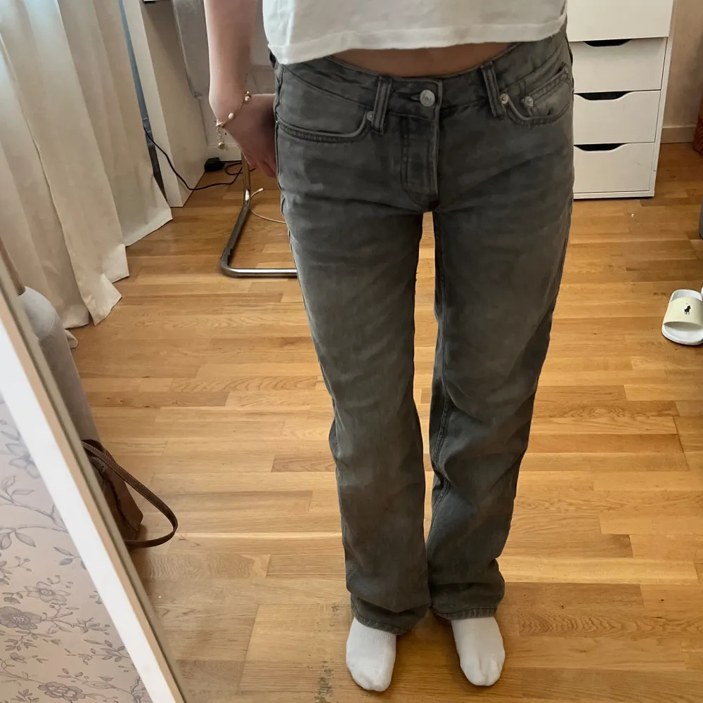 Straight Lågmidjade  jeans från lager 157  Midjemått: 36 cm Innerbenslängd: 74 cm. Jeans & Byxor.