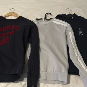 Tröjor - Säljer alla tre pga att jag rensar min garderob! Alla är bra skick och har använt sällan! Den marin blåa tröjan kostar 170kr, Morris tröjan kostar 150kr och adidas tröjan kostar 200kr. 500kr för alla! 