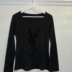 Ysl Saint Laurent tröja  - Snygg tröja från YSL  OBS second hand! Äkthetsbevis finns därav ej.
