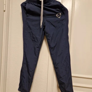 Nike byxor - Bra skick, zip på byxfickorna