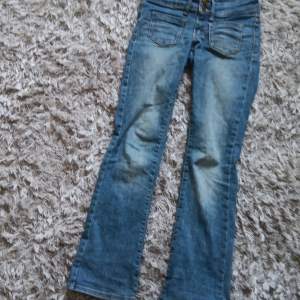 Säljer dessa skit snygga jeans från vera moda!😍😍