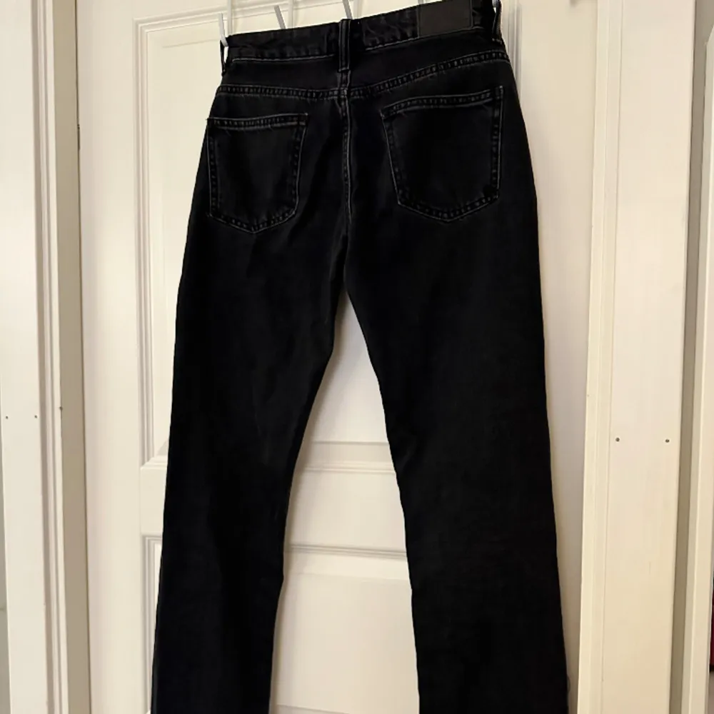 Säljer ett par oanvända Icon Jeans från Lager157 eftersom att de är för stora för mig. Dock är lappen borttagen. Köpt för 400 kr. Säljer även ett par i blått.. Jeans & Byxor.