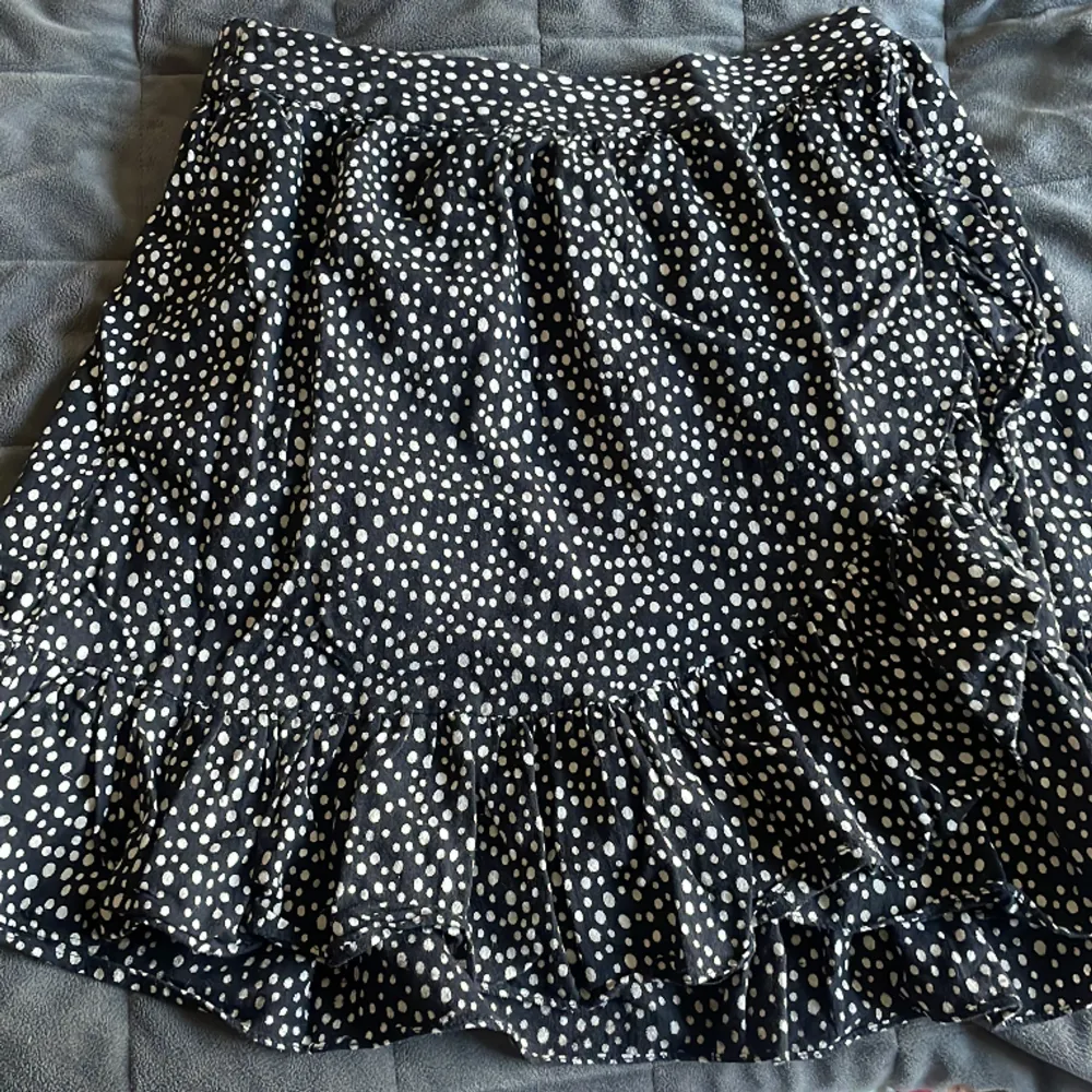 Super fin kjol från vero moda, bra skick då den inte använts särkilt mkt. Köpt för 400❤️pris går diskutera . Kjolar.