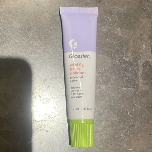 Glossier lip balm - ‼️‼️ROSE ÄR SÅLD‼️‼️ Använda ett fåtal gånger. Färgerna rose och wildfig. 