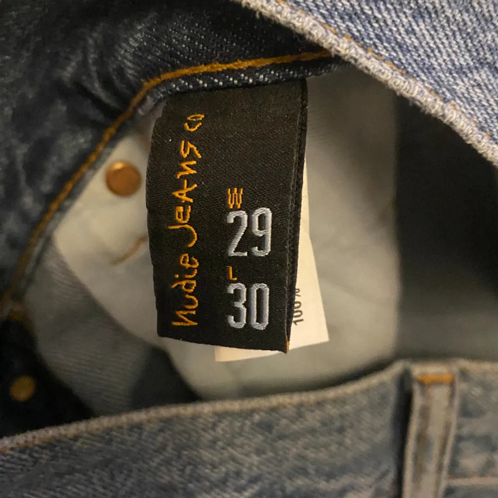 Säljer mina nudie jeans använd någon gång  Passar mig som är 180 Nypris: 1599 Skick 10/10 . Jeans & Byxor.