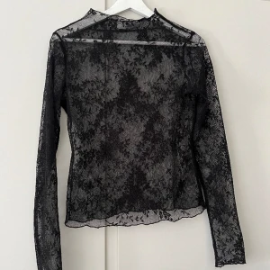 Spets topp - Topp från NAkd. Storlek S. Aldrig använd 