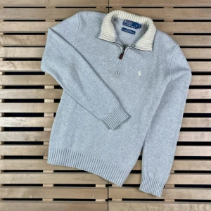 Grå polo Ralph lauren zip tröja  - Använd 1 gång Grå polo Ralph lauren zip tröja  750kr 