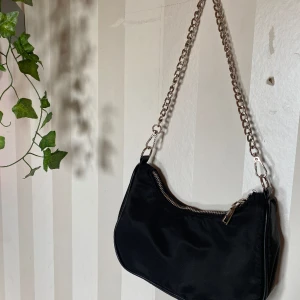 Väska - Mindre väska som passar till allt