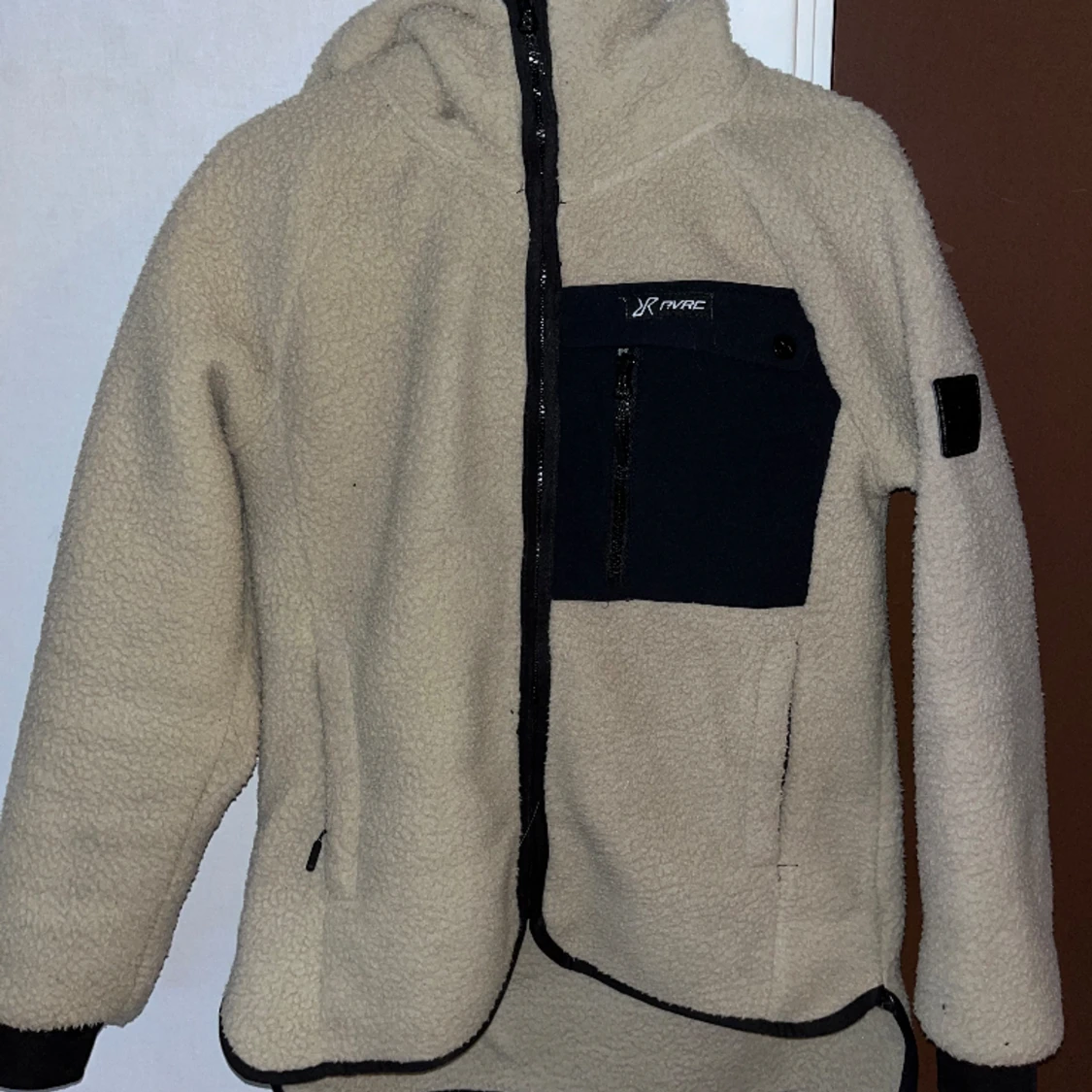 Revolution race jacka