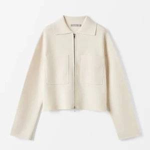 Kofta/ cardigan - Kofta/ cardigan från Åhléns. Den är använd men det syns knappt. Kostar 599 på Åhléns hemsida men jag säljer för 250! 