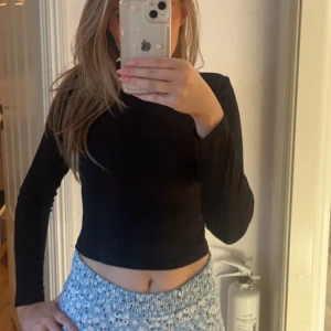 tröja  - svart tröja från h&m 