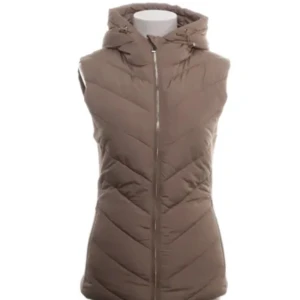 Zara väst  - Använt ett ett få par gånger , sitter jättefint på kroppen .